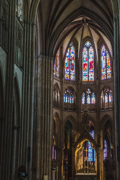 Готический собор Святой Марии в центре Байонны во Франции — стоковое фото