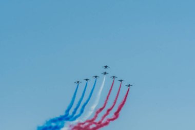 Fransız devriyesinin 9 alfabesinin gösterisi.