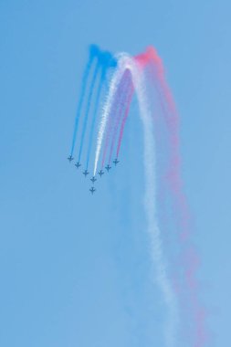 Fransız devriyesinin 9 alfabesinin gösterisi.