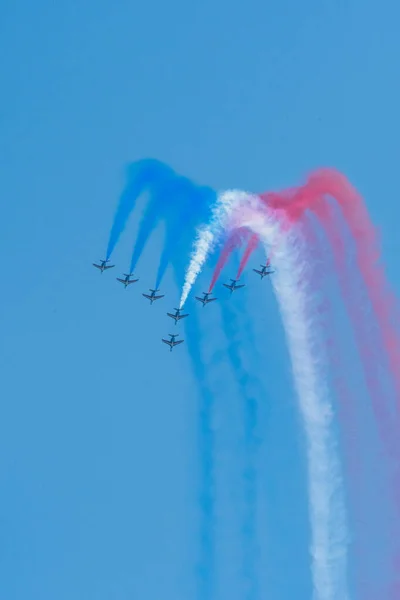 示范法国巡逻队的9架喷气式飞机 — 图库照片