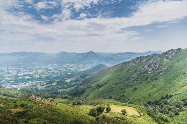 Fransa 'daki Pireneler-Atlantik' teki Rhune Dağı.