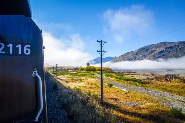 Train Mountain Fields Landscape New Zealand Alps — Stock Photo, Image