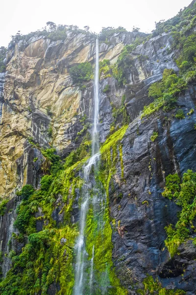 Cachoeira Milford Sound Lake Landscape Nova Zelândia — Fotografia de Stock