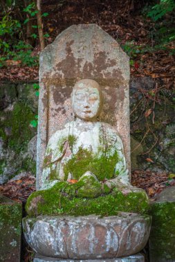Eski Buda heykeli Chion içinde tapınak mezarlığında, Kyoto, Japonya
