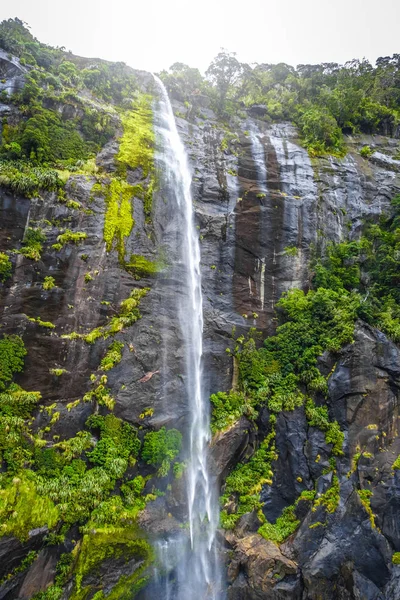 Cachoeira Milford Sound Lake Landscape Nova Zelândia — Fotografia de Stock