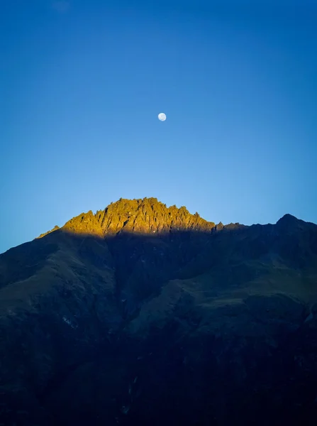 Σελήνη Νέα Ζηλανδία Βουνά Στο Ηλιοβασίλεμα — Φωτογραφία Αρχείου