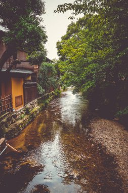 Geleneksel Japon evleri Shirakawa Nehri Gion ilçe, Kyoto, Japonya