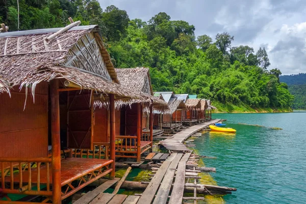 Drijvende Bungalows Dorp Cheow Lan Lake Khao Sok Thailand — Stockfoto