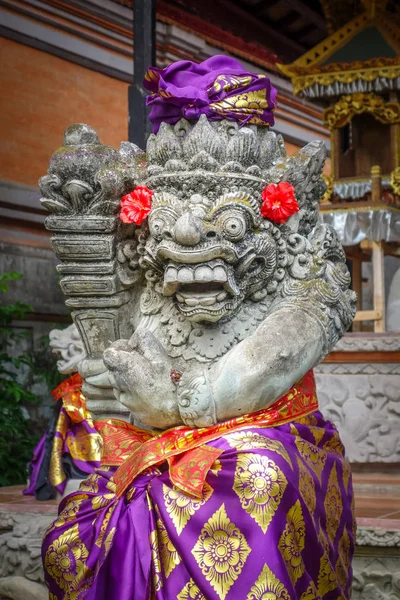 印度尼西亚巴厘Ubud Puri Saren宫的Gard雕像 — 图库照片
