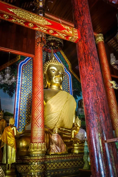 Złoty Posąg Buddy Świątyni Wat Chomphu Chiang Mai Tajlandia — Zdjęcie stockowe
