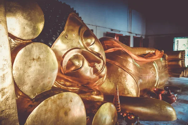 Статуя Золотого Будди Храмі Ват Пха Сінгх Чан Май Таїланд — стокове фото