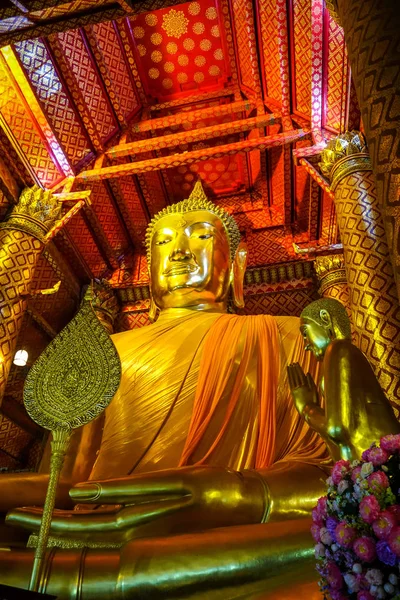 Złoty Posąg Buddy Świątynia Wat Phanan Choeng Ayutthaya Tajlandia — Zdjęcie stockowe