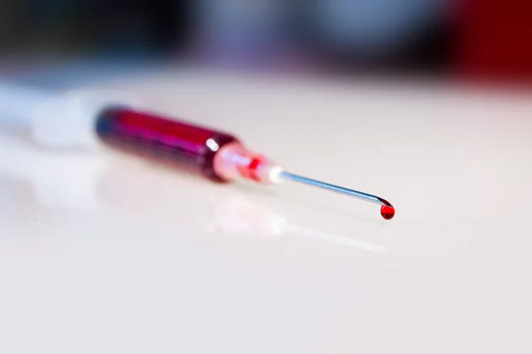 Injekční Jehla Krevním Kapátkem Makro Pohled — Stock fotografie