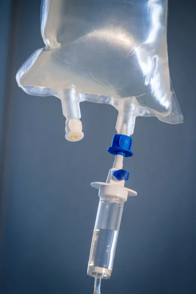Equipos de goteo intravenoso en el hospital —  Fotos de Stock