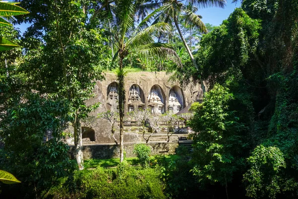 Gunung in Tapınak, Ubud, Bali, Endonezya, oyulmuş kayalar