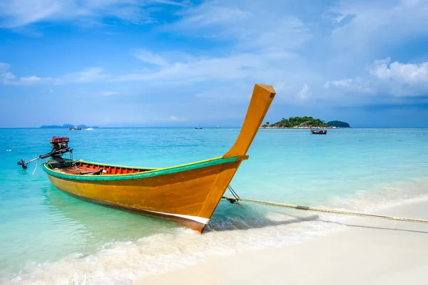 Barco de cola larga en Koh Lipe, Tailandia — Foto de Stock