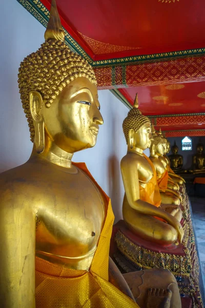 Posągi buddyjskie w Wat pho, bangkok, Tajlandia — Zdjęcie stockowe