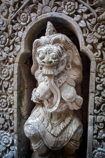 Άγαλμα στο Puri Saren Palace, Ουμπούντ, Μπαλί, Ινδονησία — Φωτογραφία Αρχείου