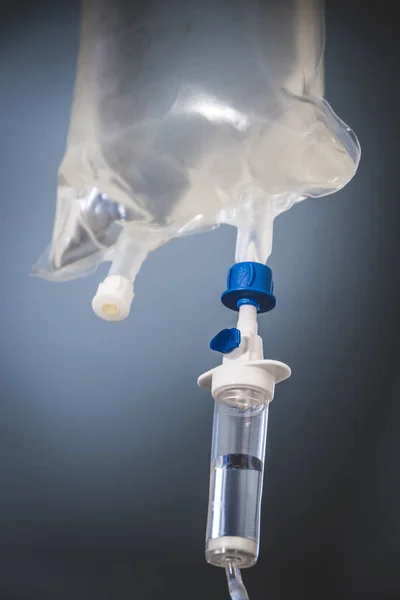 Equipamento de gotejamento intravenoso no hospital — Fotografia de Stock