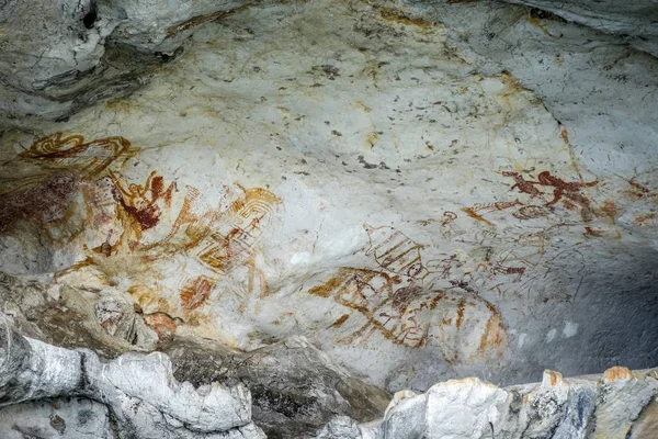 Prehistoric paintings in a cave, Phang Nga Bay, Thailand — Stock Photo, Image