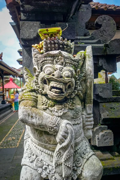 Estatua en el templo de Pura Besakih, Bali, Indonesia — Foto de Stock