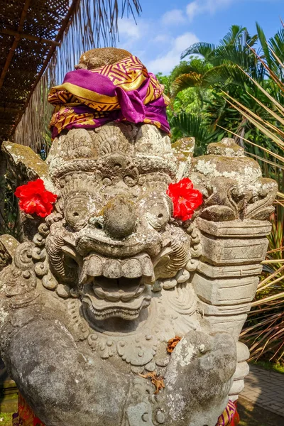 Estatua en Puri Saren Palace, Ubud, Bali, Indonesia — Foto de Stock