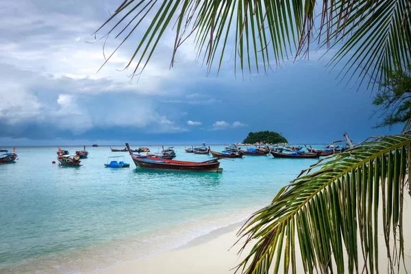 Praia tropical em Koh Lipe, Tailândia — Fotografia de Stock