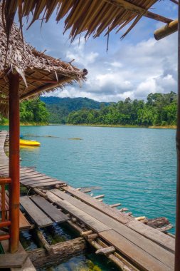 Cheow Lan Gölü'nde yüzen köy, Khao Sok, Tayland