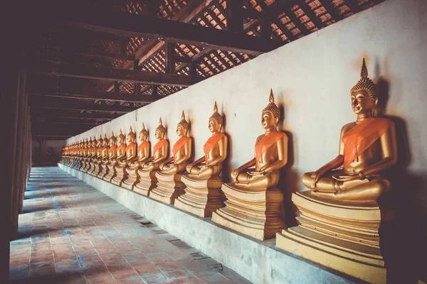 Guld Buddha statyer, Wat Phutthaisawan Temple, Ayutthaya, Thaila — Stockfoto