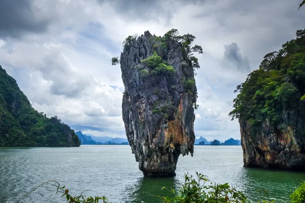 Isla Ko tapu en Phang Nga Bay, Tailandia — Foto de Stock