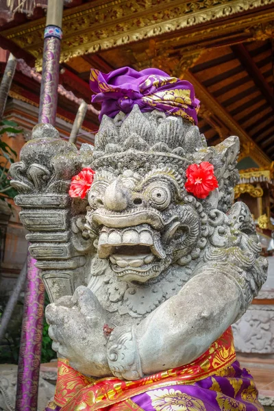 印尼巴厘岛乌布, Puri saren Palace 的雕像 — 图库照片