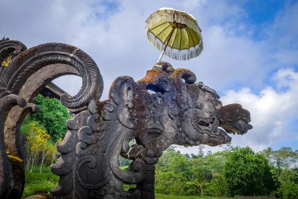 Estatua en el templo de Pura Besakih, Bali, Indonesia — Foto de Stock