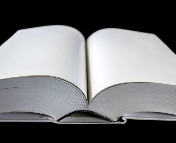 Aprire il dizionario in bianco, libro su sfondo nero — Foto Stock