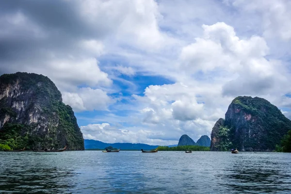 Boot in der phang nga bay, thailand — Stockfoto