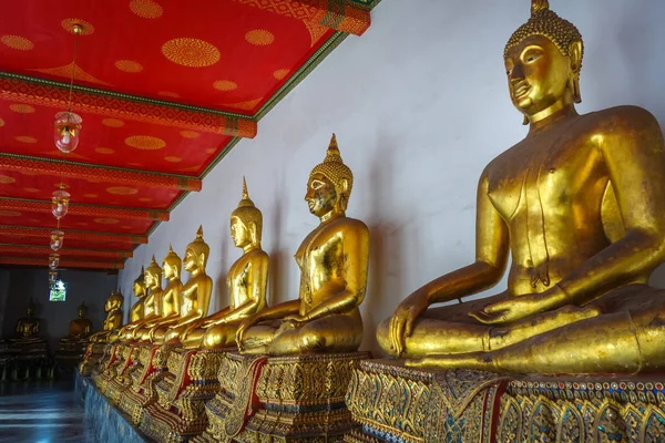 Estátuas de Buda em Wat Pho, Bangkok, Tailândia — Fotografia de Stock