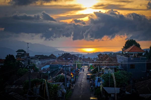 Munduk falu naplementekor, Bali, Indonézia — Stock Fotó