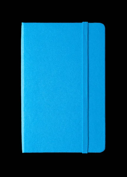 シアンブルーのクローズドノートブックは、黒で隔離 — ストック写真