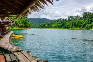 Cheow Lan Gölü'nde yüzen köy, Khao Sok, Tayland