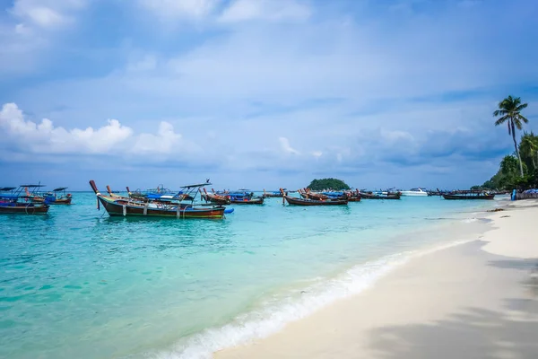 Praia tropical em Koh Lipe, Tailândia — Fotografia de Stock