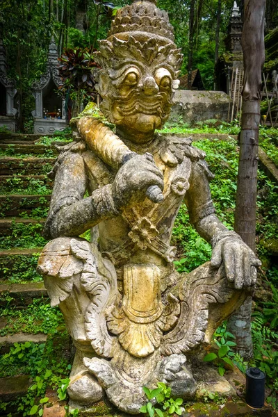 Guardian statue i Wat Palad tempel, Chiang Mai, Thailand - Stock-foto