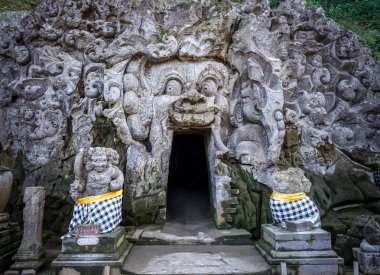 Goa Gajah fil mağarası girişi, Ubud, Bali, Endonezya