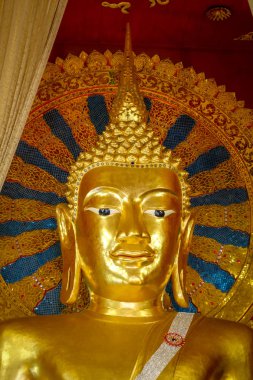 Wat Phra Singh tapınağında Buddha heykeli, Chiang Mai, Tayland