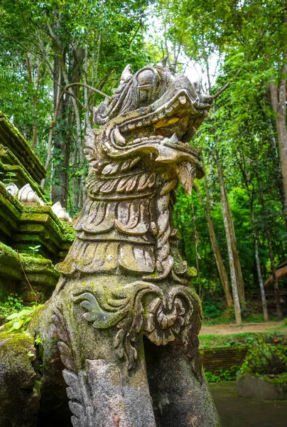 Bílá socha v chrámu Wat Palad, Chiang Mai, Thajsko — Stock fotografie