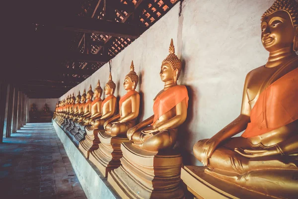 Posągi Buddy złota, Świątynia Wat Phutthaisawan, Ayutthaya, Thaila — Zdjęcie stockowe