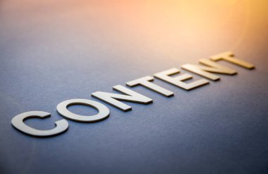 Sözcük içeriği beyaz katı harflerle yazıldı
