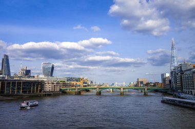 Londra panoramik manzarası ve Thames nehri, İngiltere