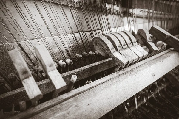 Staré Opuštěné Zlomené Piano Černobílý Obrázek — Stock fotografie