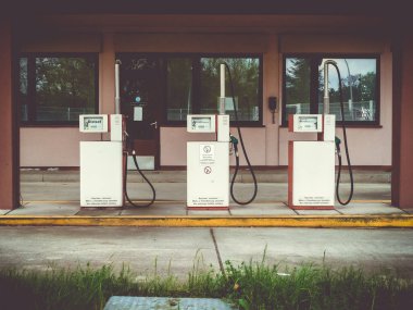 Berlin / Almanya - 21 Nisan 2014: Tempelhof havaalanında eski gaz pompası