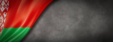 Beton duvarda Belarus bayrağı. Yatay panoramik pankart. 3B illüstrasyon