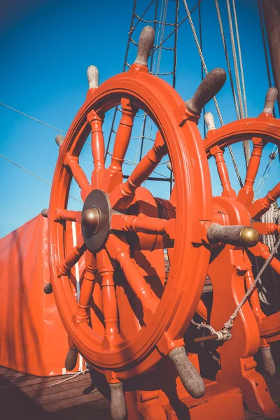 Red Wooden Wheel Helm Antique Ship — Stock Photo, Image